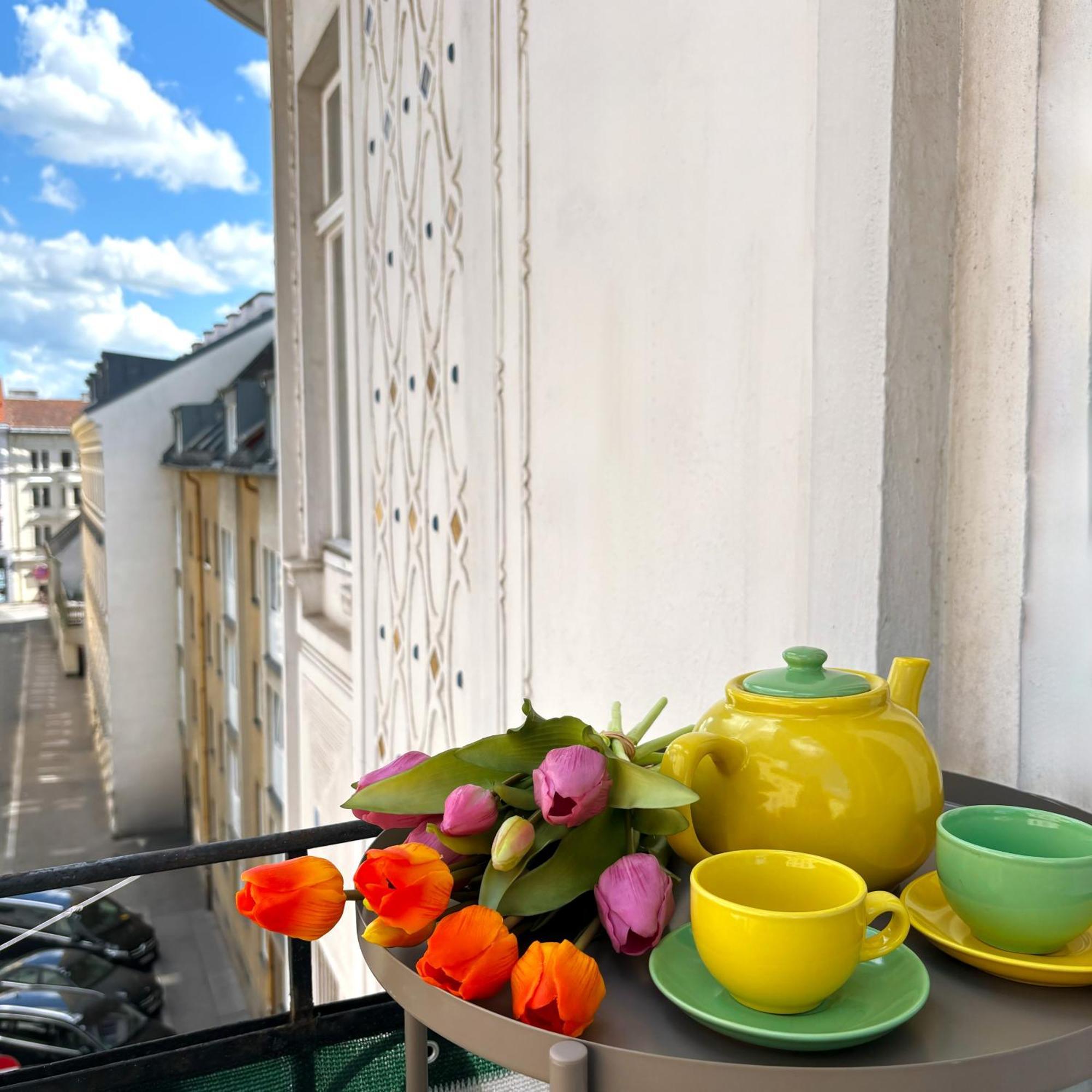 Central Mariahilfer Apartment 5 Min To The Schoenbrunn Palace And City Shopping Center Viena Exterior foto